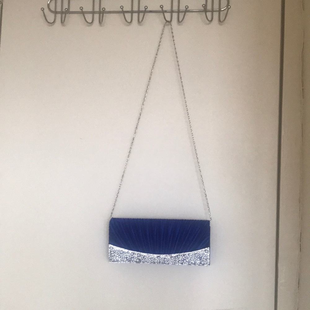 Clutch - Picture 3 of 4